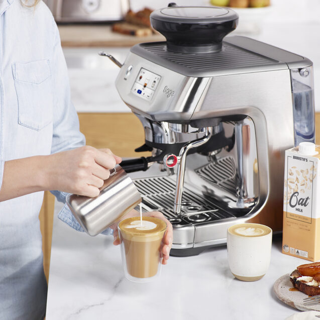 BES881_CAROUSEL10_EMEA the Barista Touch™ Impress espresso automāts ar auksto ekstrakciju